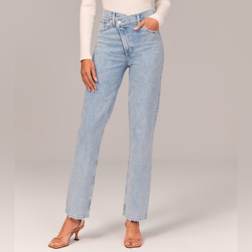 Abercrombie & Fitch - Ultra High Rise 90s Straight Jean